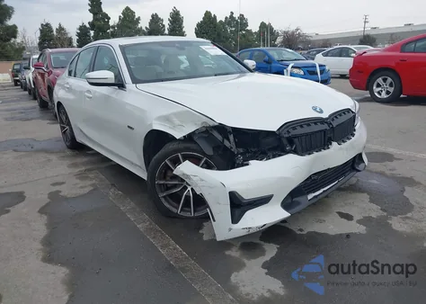 2022 BMW 3 Series 330E xDrive z USA, uszkodzony, nr VIN 3MW5P9J00N8C69839
